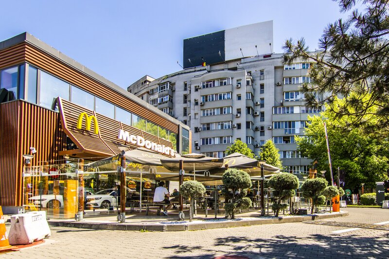 Dristor langa Mc Donald’s, 3 camere, 2 bai cu geam, decomandat, 0% comision